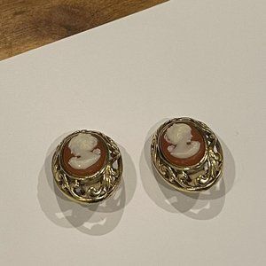 Signed Richelieu Gold Tone / Cameo Clip On Earrings